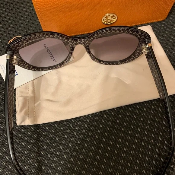 𝗧𝗢𝗥𝗬 𝗕𝗨𝗥𝗖𝗛 𝗧𝗬7121 - Picture 3 of 6